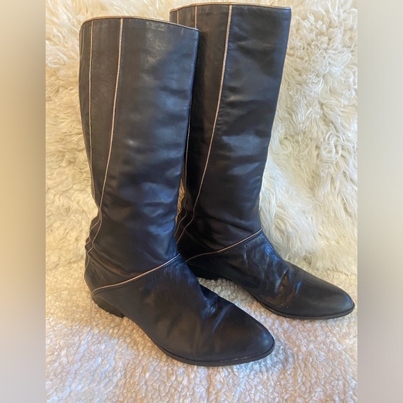 W 9.5 Black FRYE Cindy Piping Boot - Picture 2 of 8